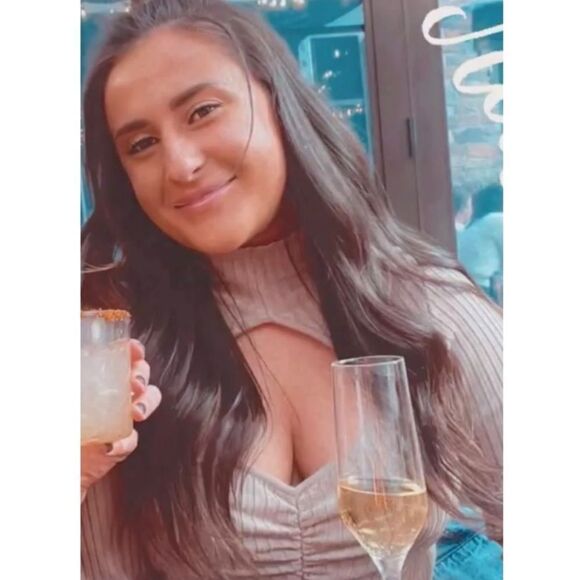 Taupe turtleneck crop sweater - Picture 3 of 3